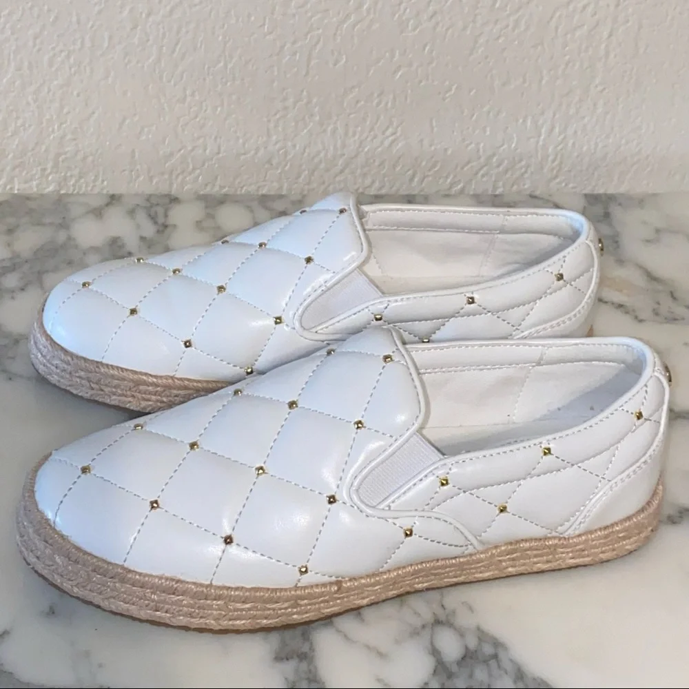 Michael Kors Libby Slip-On Shoes White Quilted w/ Gold Studs Size 5.5 M - LS20K - Picture 3 of 8